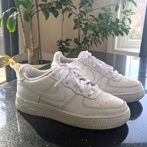 Nike Air Force 1 LE